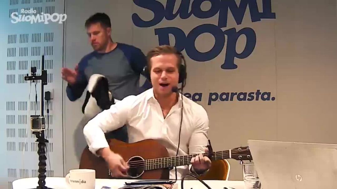 ⁣Hovimuusikko Ilkka - Lindén reissailee